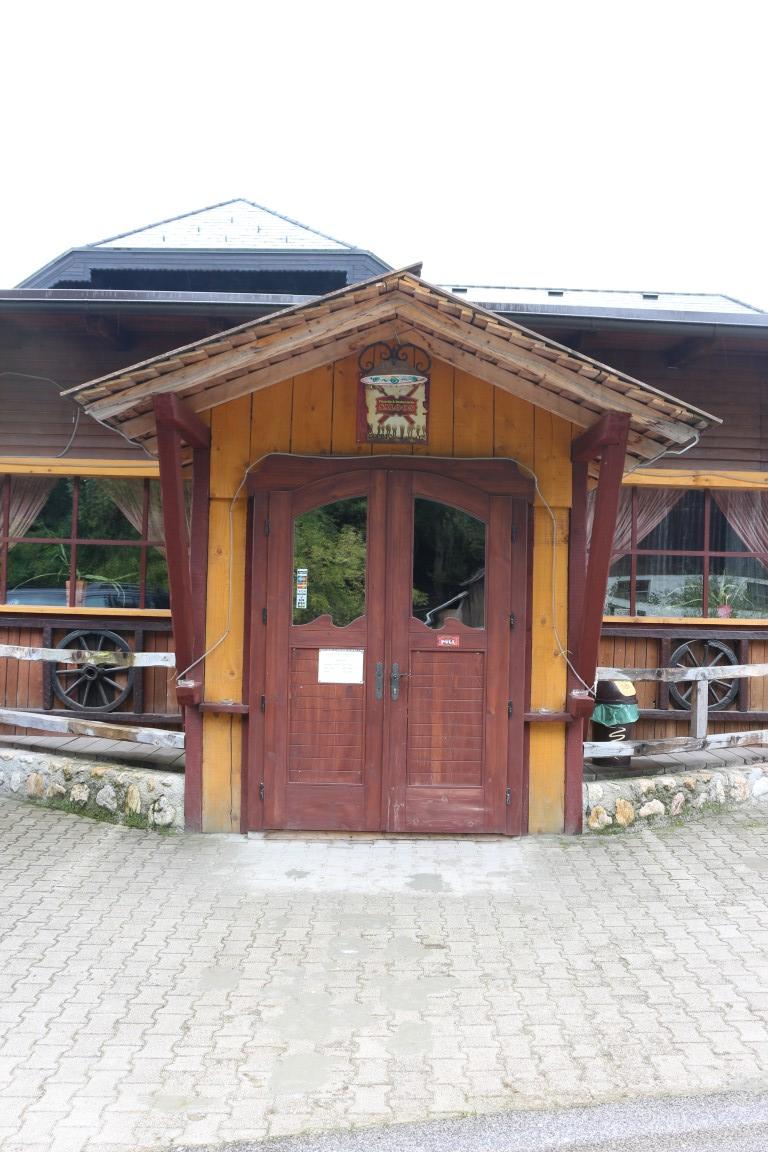 Vrata Saloon