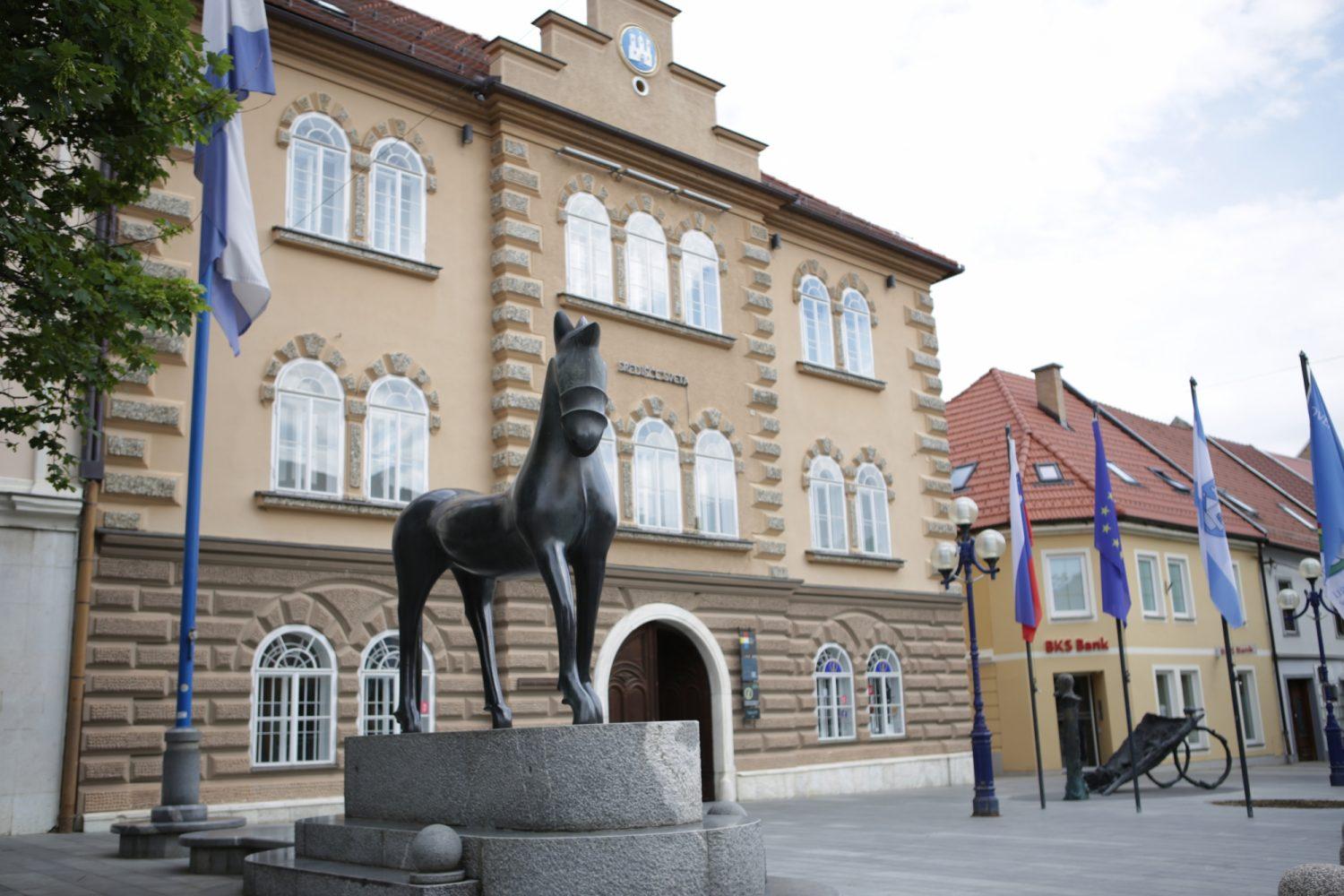 Glavni trg Slovenj Gradec konj galerija