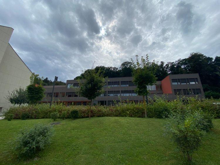 Srednja šola Ravne