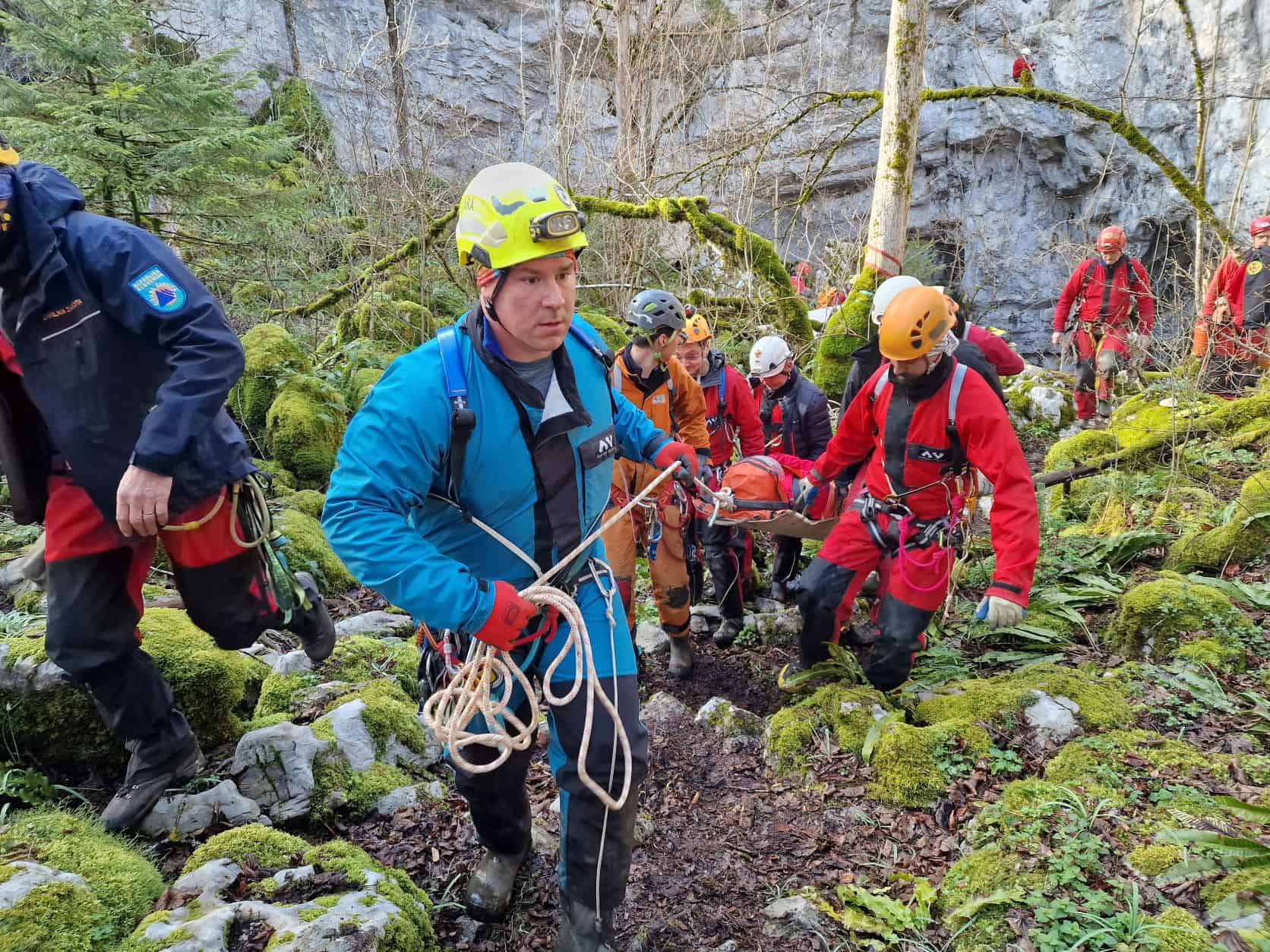 FB Jamarska reševalna služba FB Jamarska reševalna služba