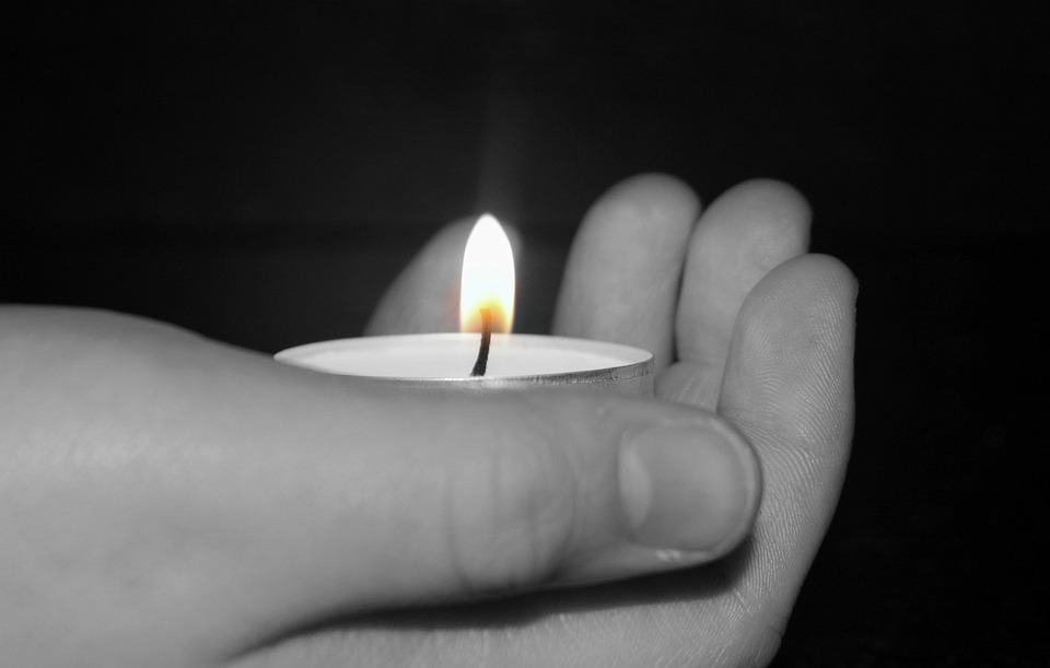 otrok sveča Pixabay