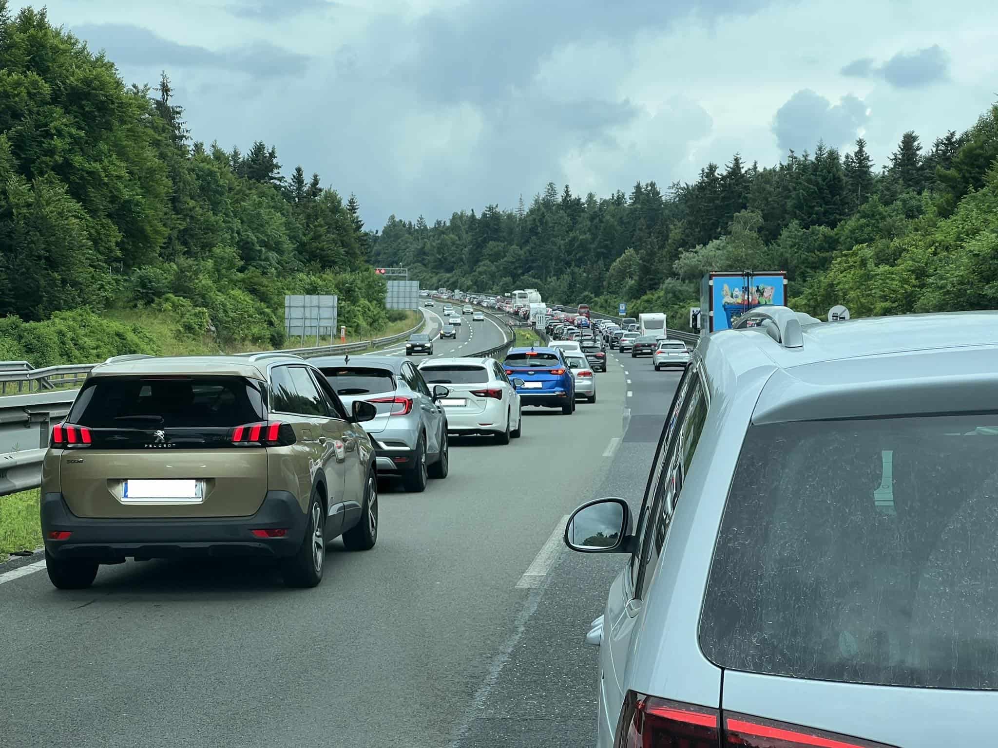 avtocesta promet zastoji avto gneča kolona, knmedia