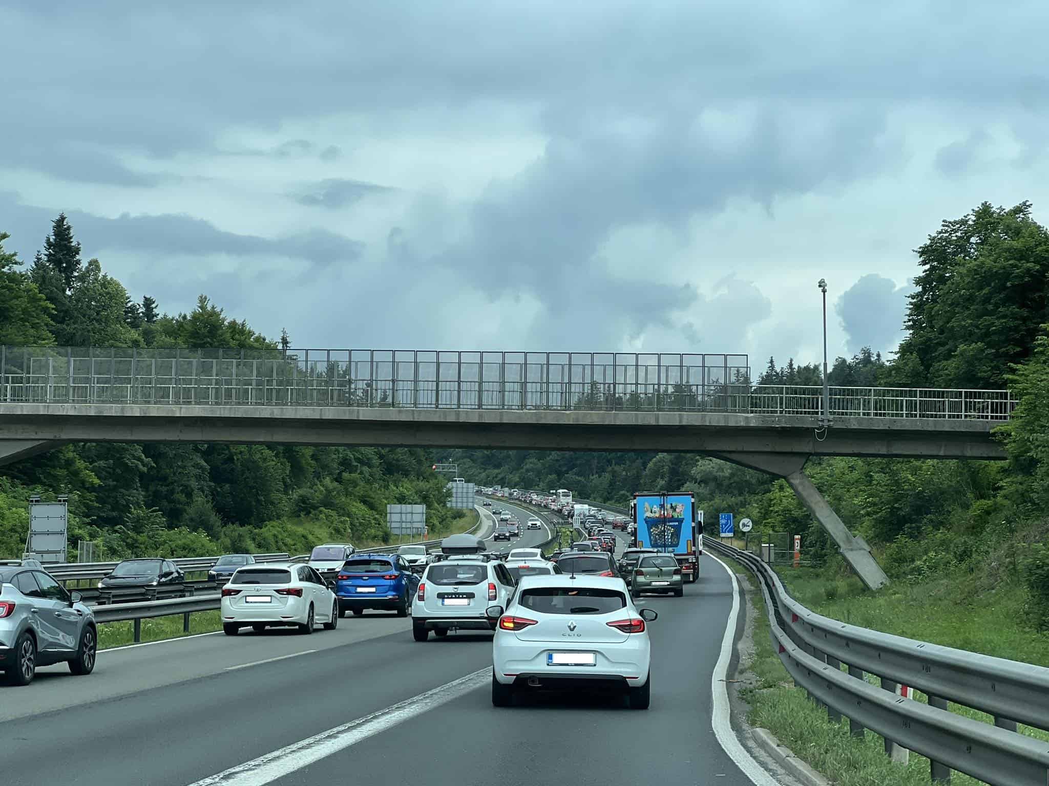 avtocesta promet zastoji avto gneča kolona, knmedia
