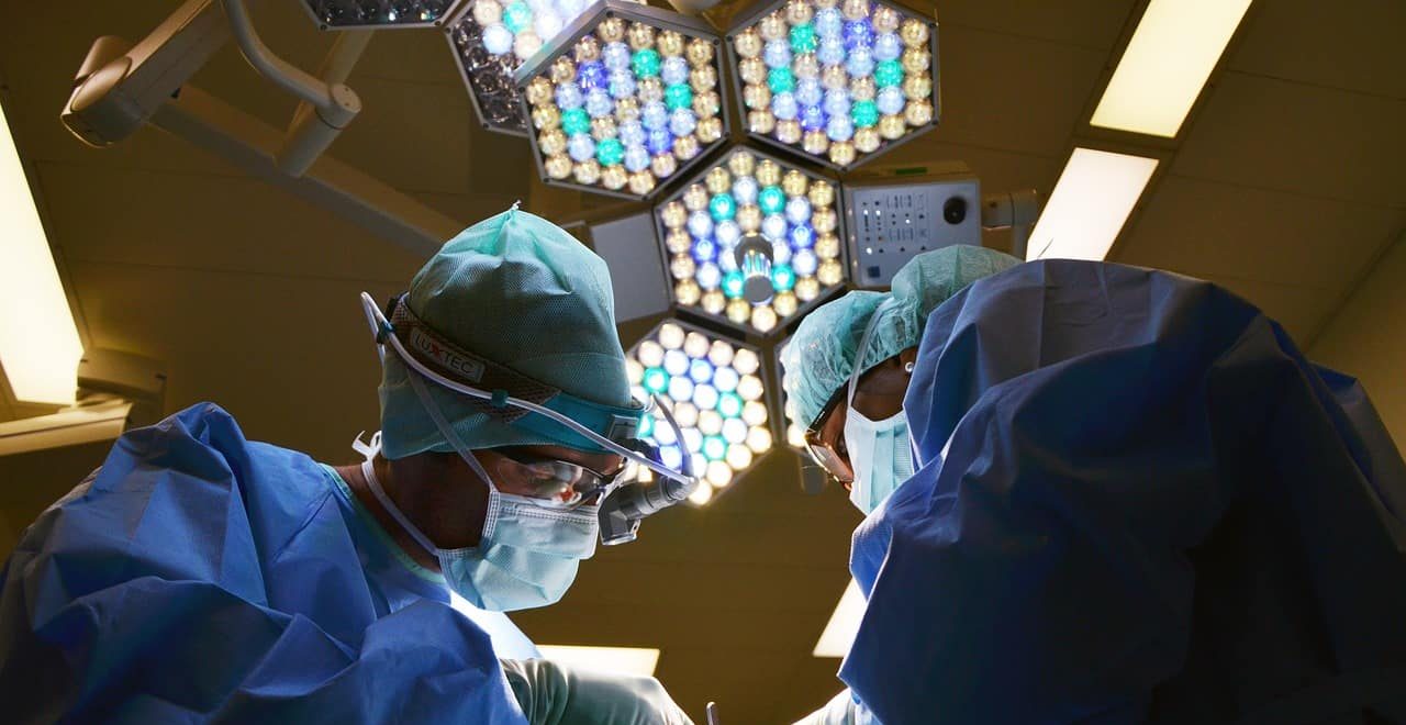 zdravnik kirurg operacija Pixabay zdravnik kirurg operacija Pixabay