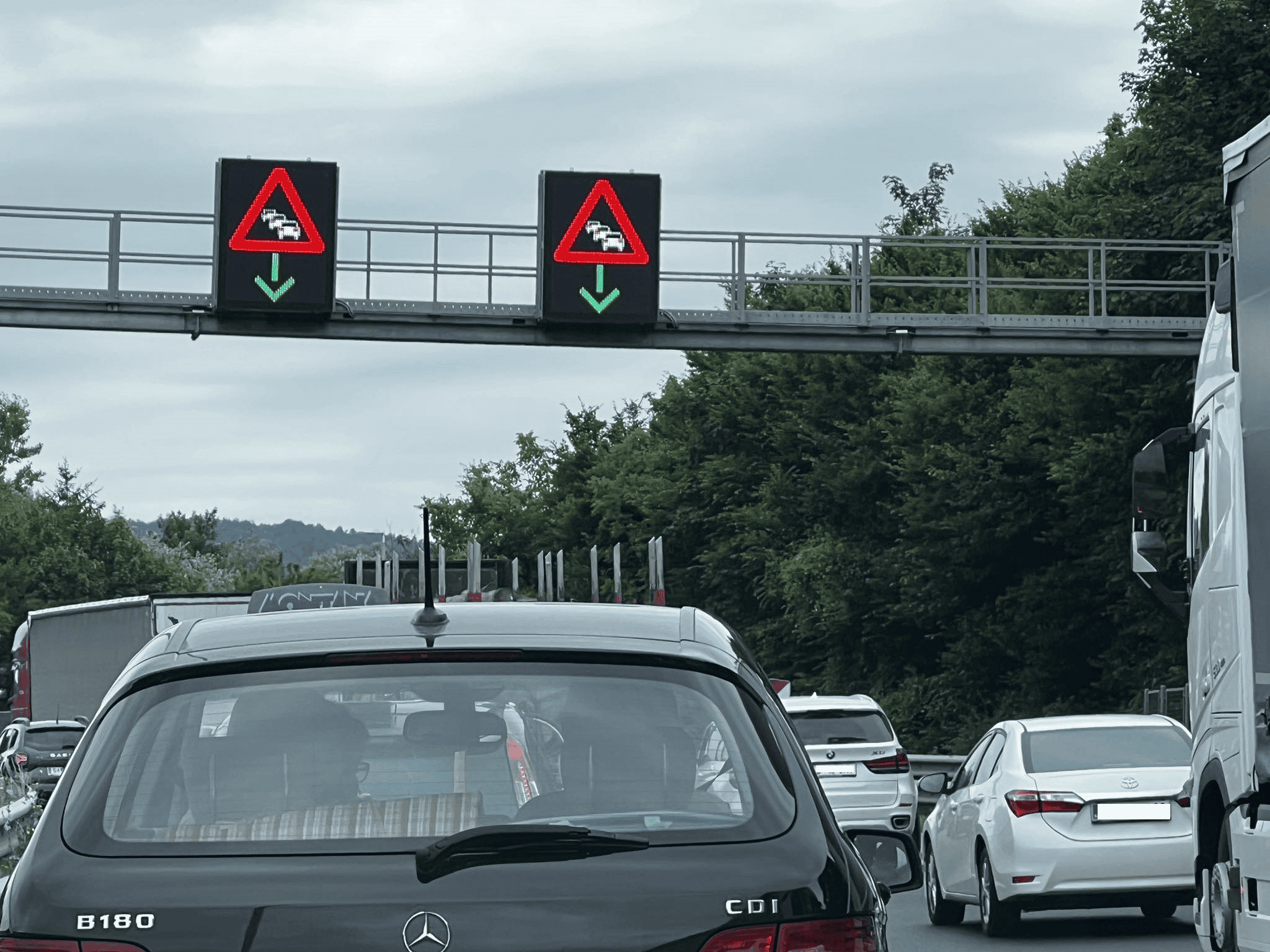avtocesta cesta zastoj dopust gneča, knmedia