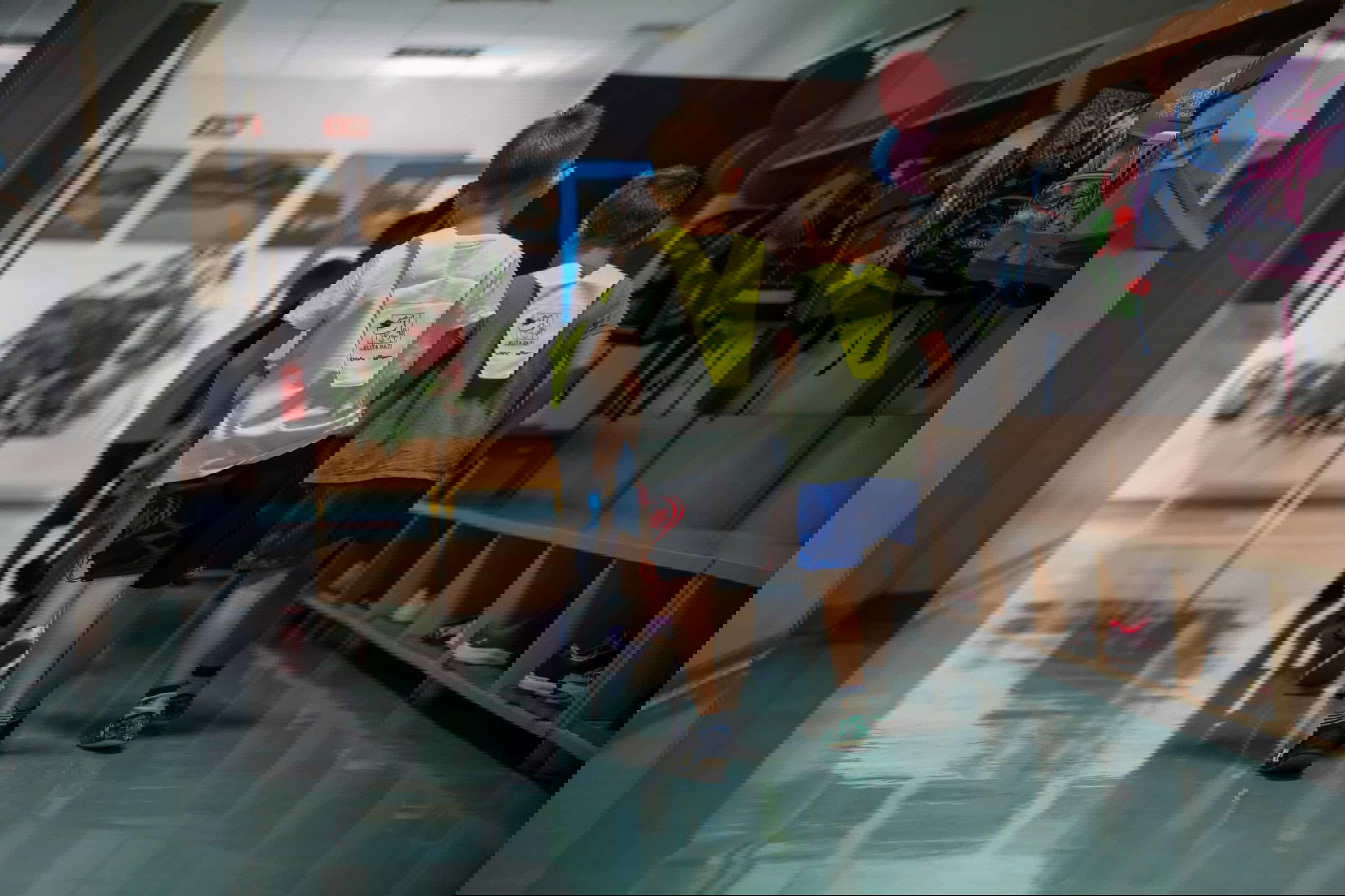 šola otroci otrok šolar torba hodnik rutica knmedia