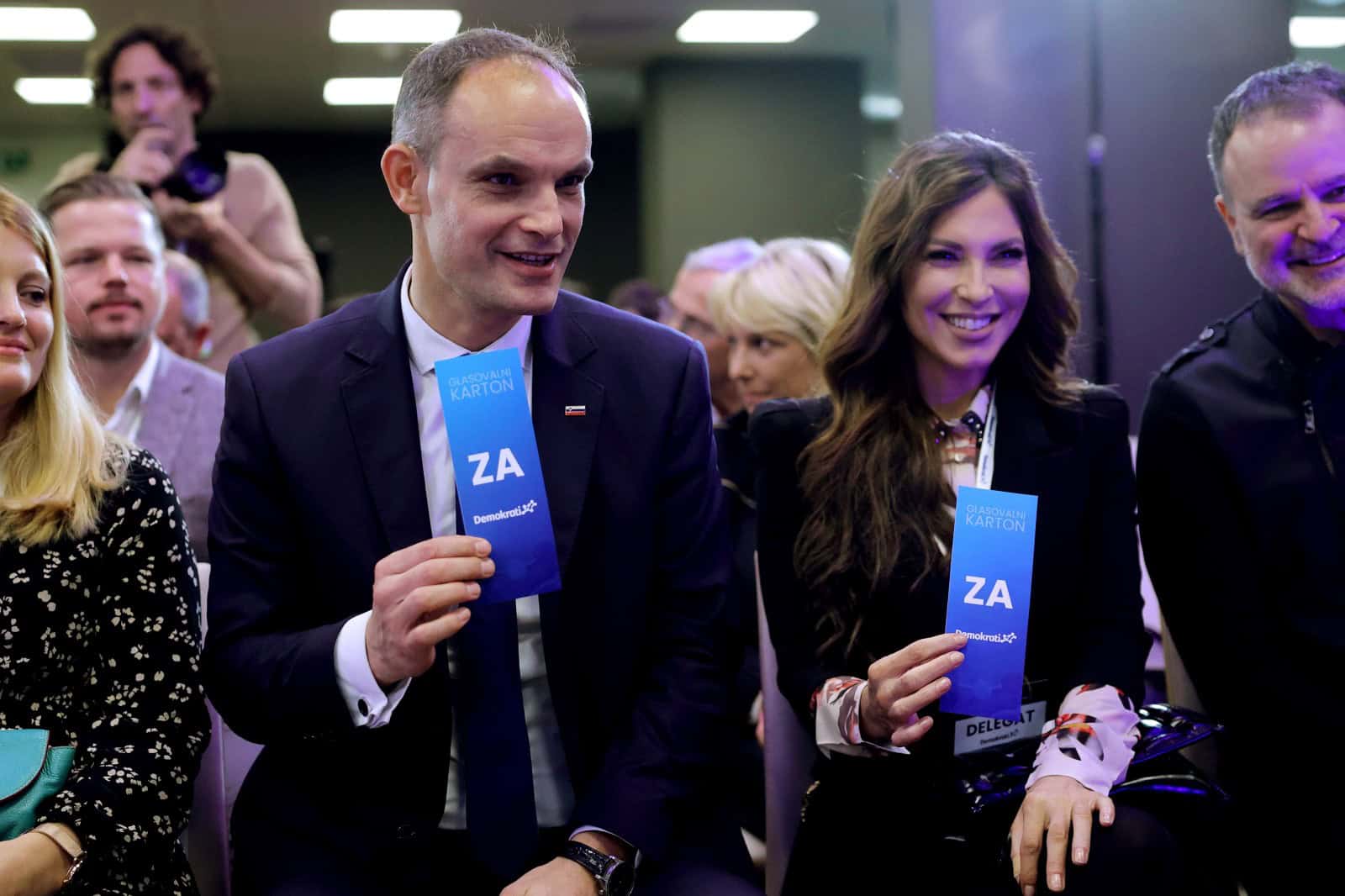 Ustanovni kongres stranke Anzeta Logarja Demokrati, na katerem so med drugim predstavili svojo vizijo in program stranke, ter izvolili predsednika in organe stranke.