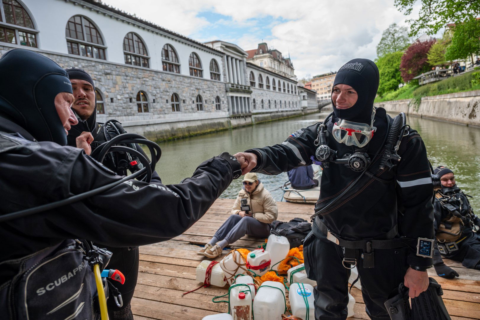 Ljubljana.
Pod okriljem Drustva za podvodne aktivnosti Vivera in Slovenske potapljaske zveze je potekalo ze 34. ciscenje Ljubljanice in njenih nabrezij.
Foto: Spar Slovenija