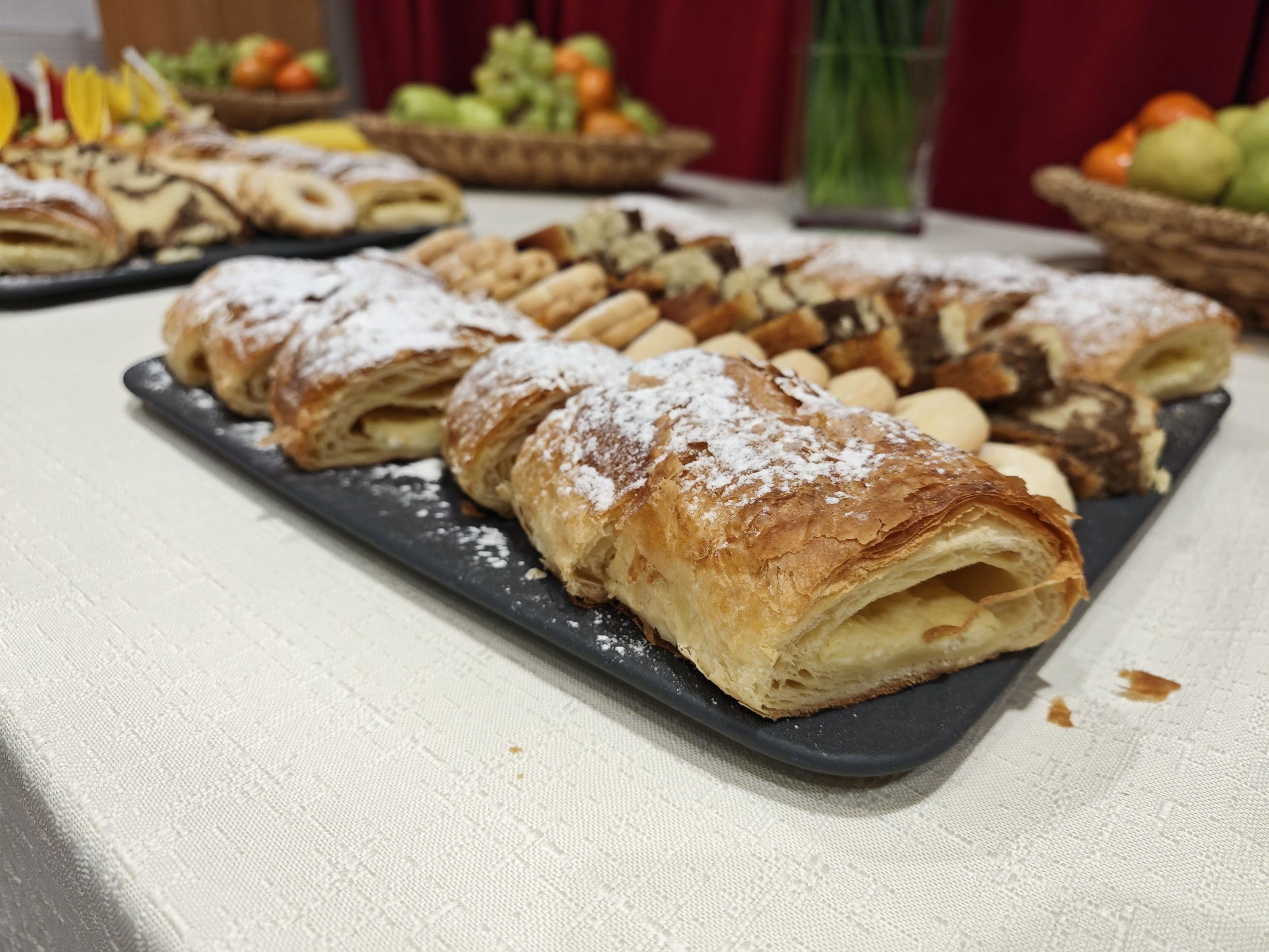 hrana potica piškoti sadje pogostitev knmedia hrana potica piškoti sadje pogostitev knmedia