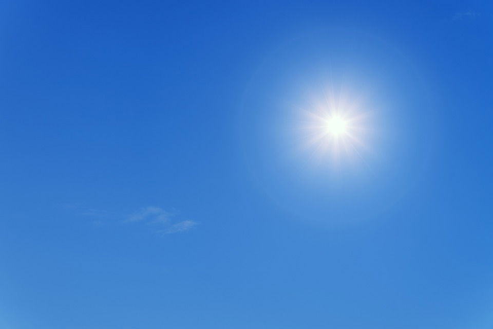 sonce modro nebo jasno vreme pixabay