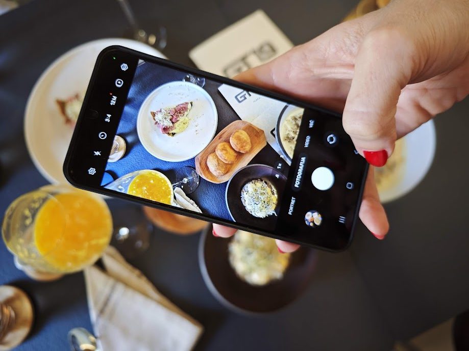 fotografija foto telefon hrana knmedia