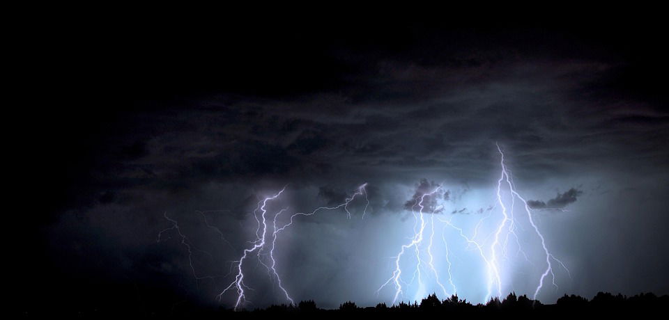 nevihta strela neurje oblaki dež vreme pixabay