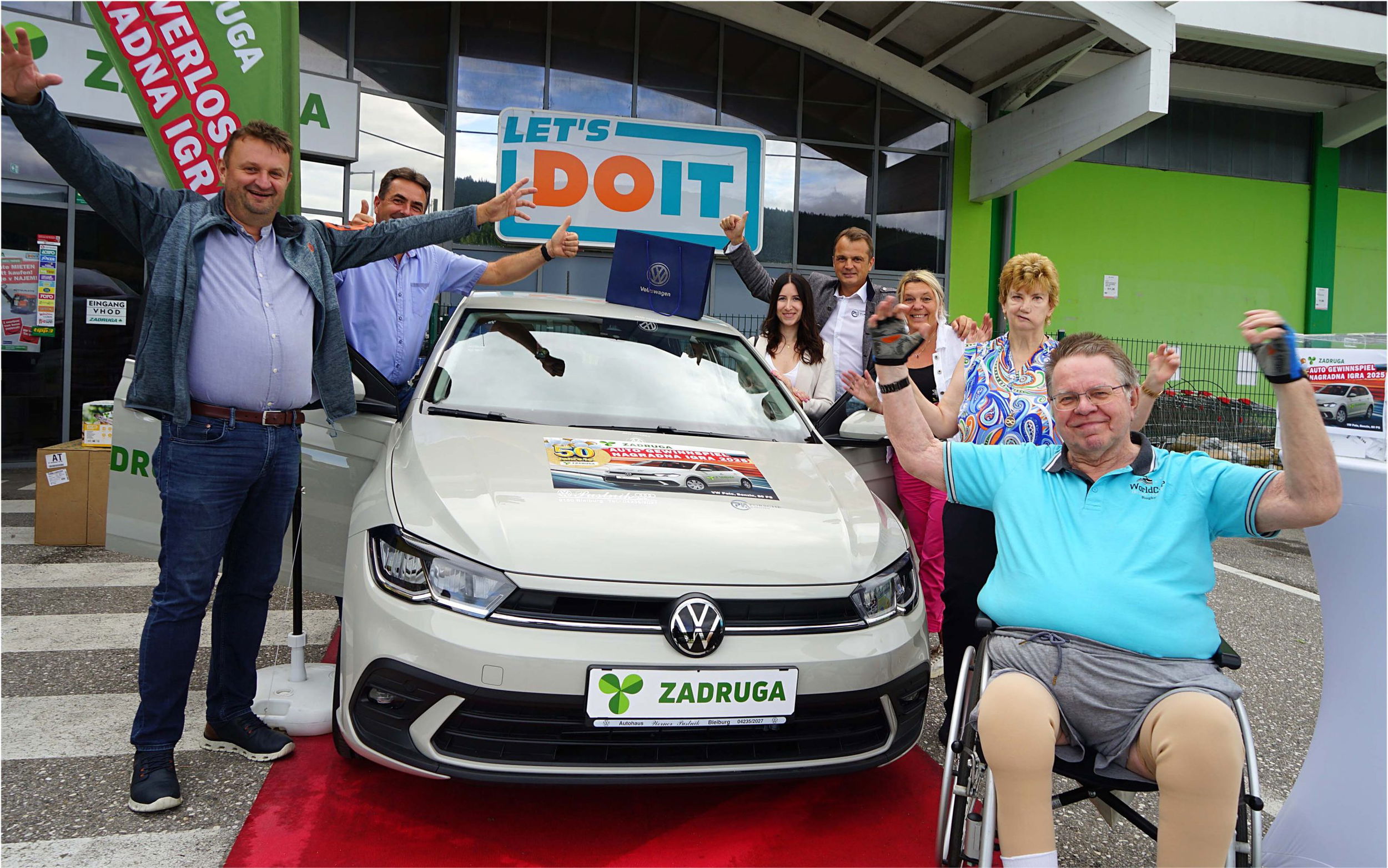 Zadruga Auto der gewinner freut sich