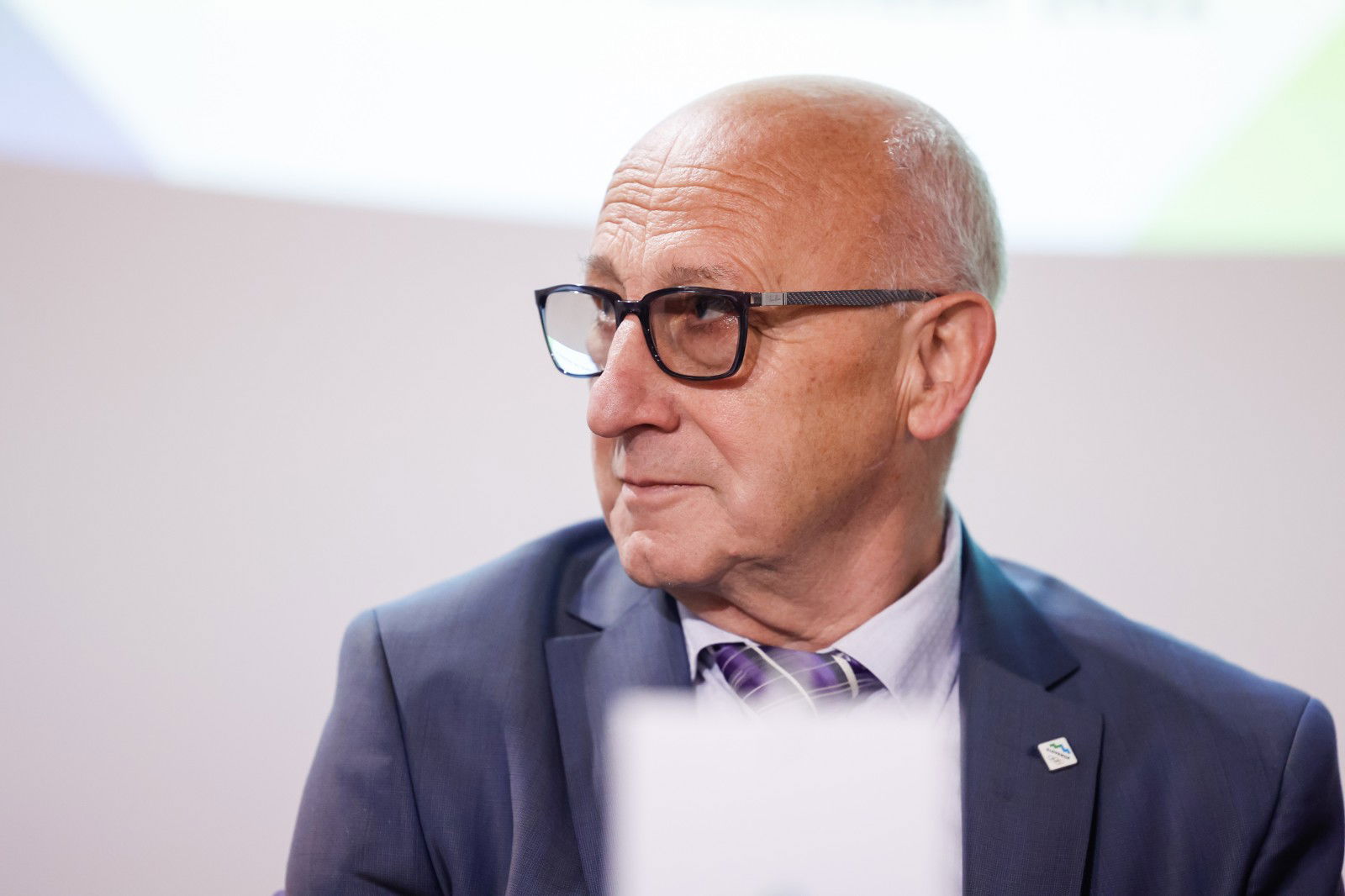 Novinarska konferenca Komisije za zamejski sport pri Olimpijskem komiteju Slovenije - Zdruzenju sportnih zvez o slovenskem zamejskem sportu.
Predsednik OKS-ZSZ Bogdan Gabrovec.