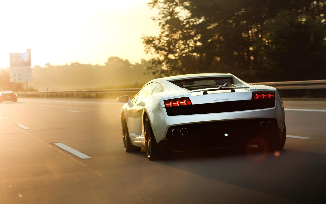 lamborghini-4815230_1280