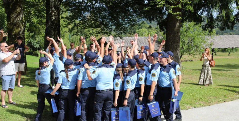 policija