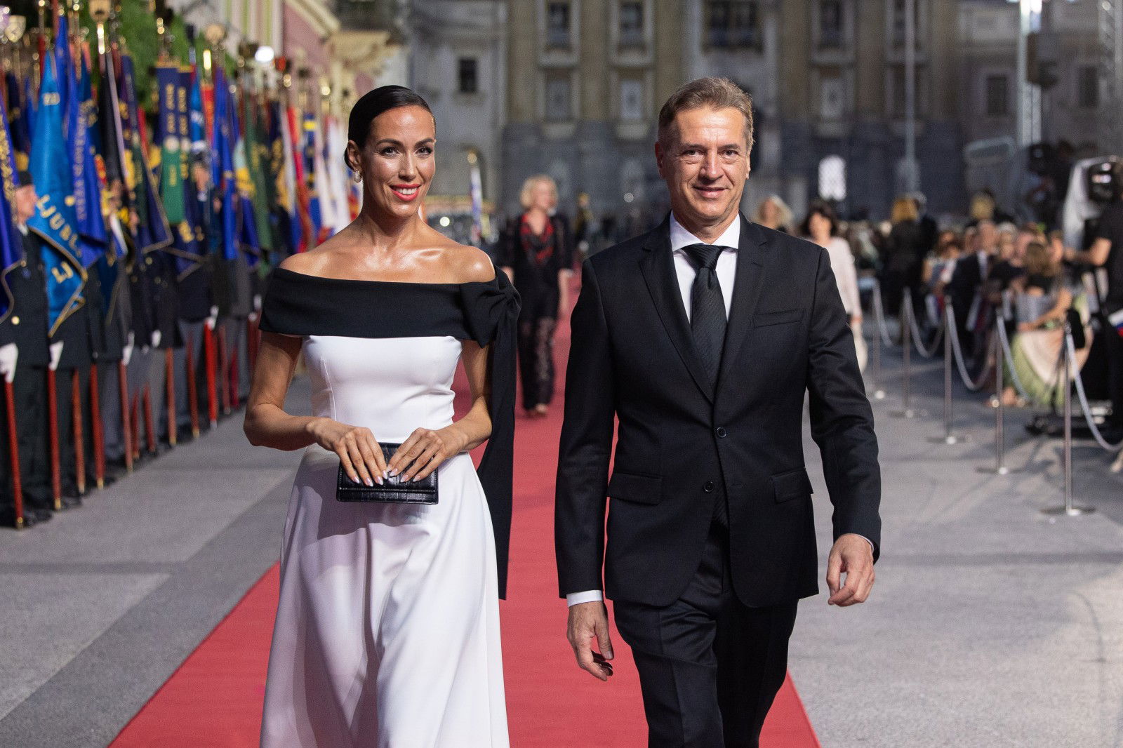 Osrednja drzavna slovesnost ob dnevu drzavnosti.
Predsednik vlade Robert Golob s parterico Tino Gaber.