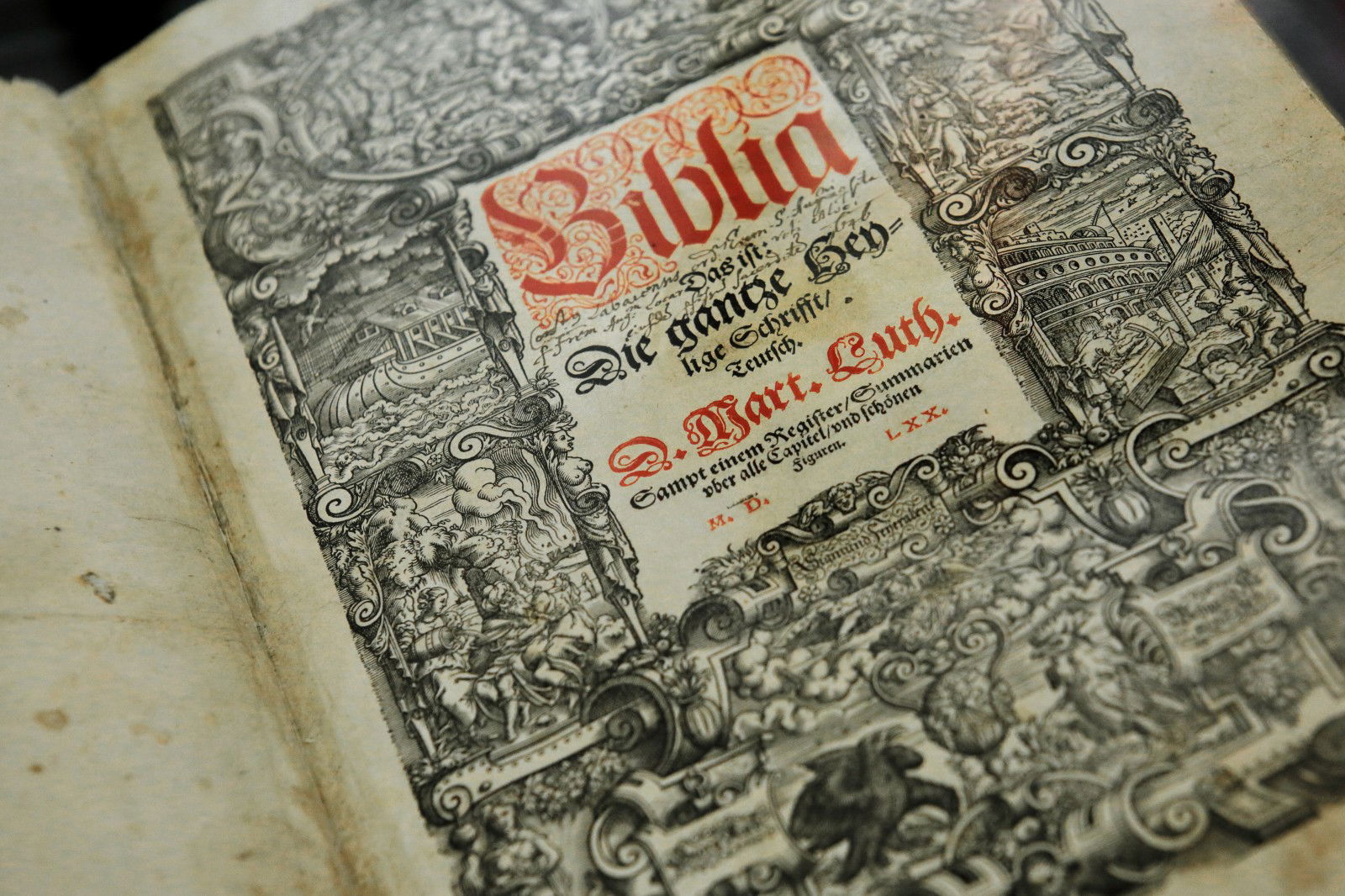 abecednik katekizem knjiga dan reformacije primož trubar foto: Daniel Novakovič/STA Razstava ob 500-letnici reformacije z naslovom Bozja beseda ostane na veke.
Izvod Lutrove Biblije iz leta 1570.