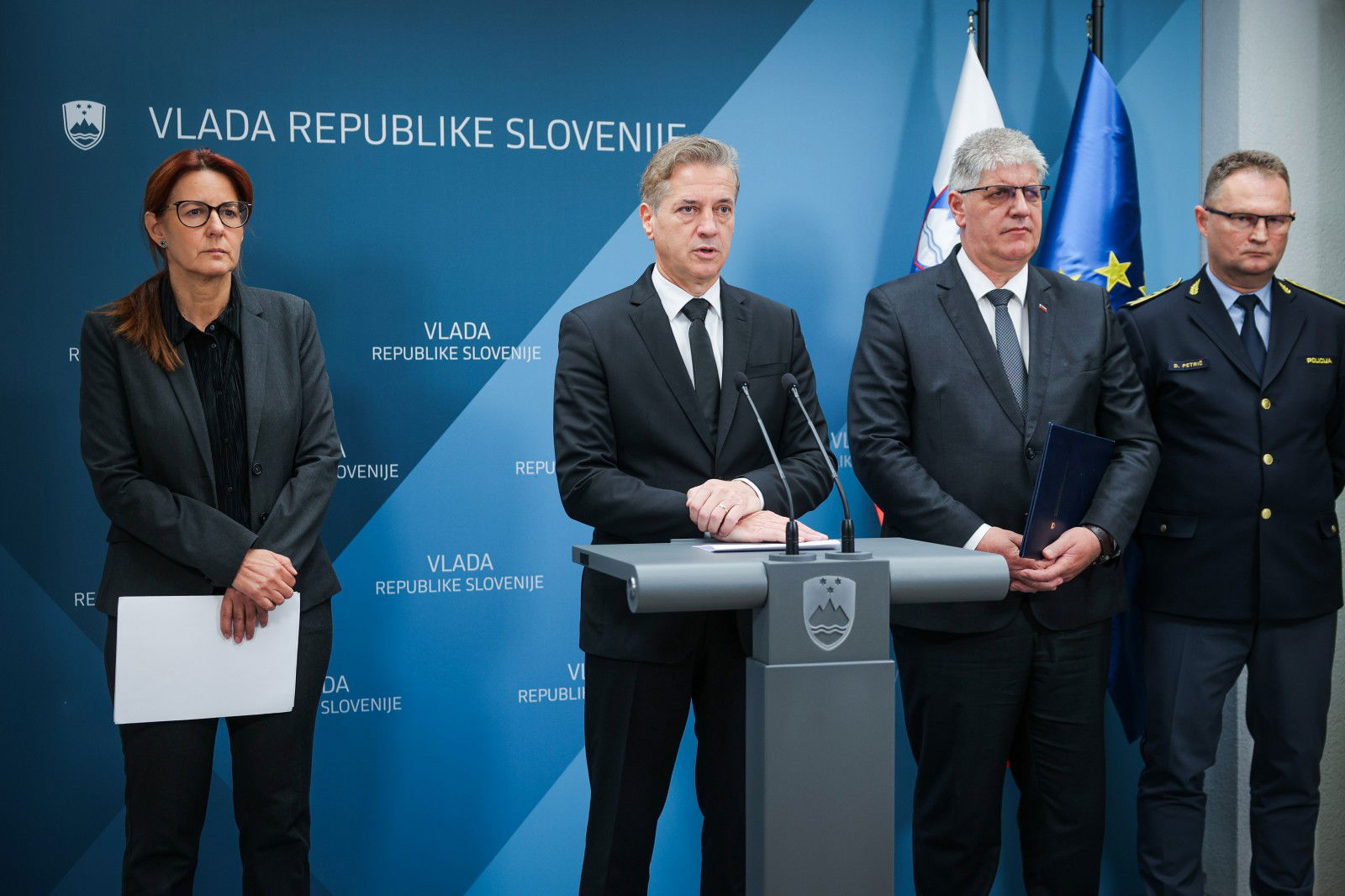 20251026-01482779 Izjava za medije predsednika vlade Roberta Goloba in resornih ministrov glede tragicnega dogodka smrtonosnega napada v Novem mestu.