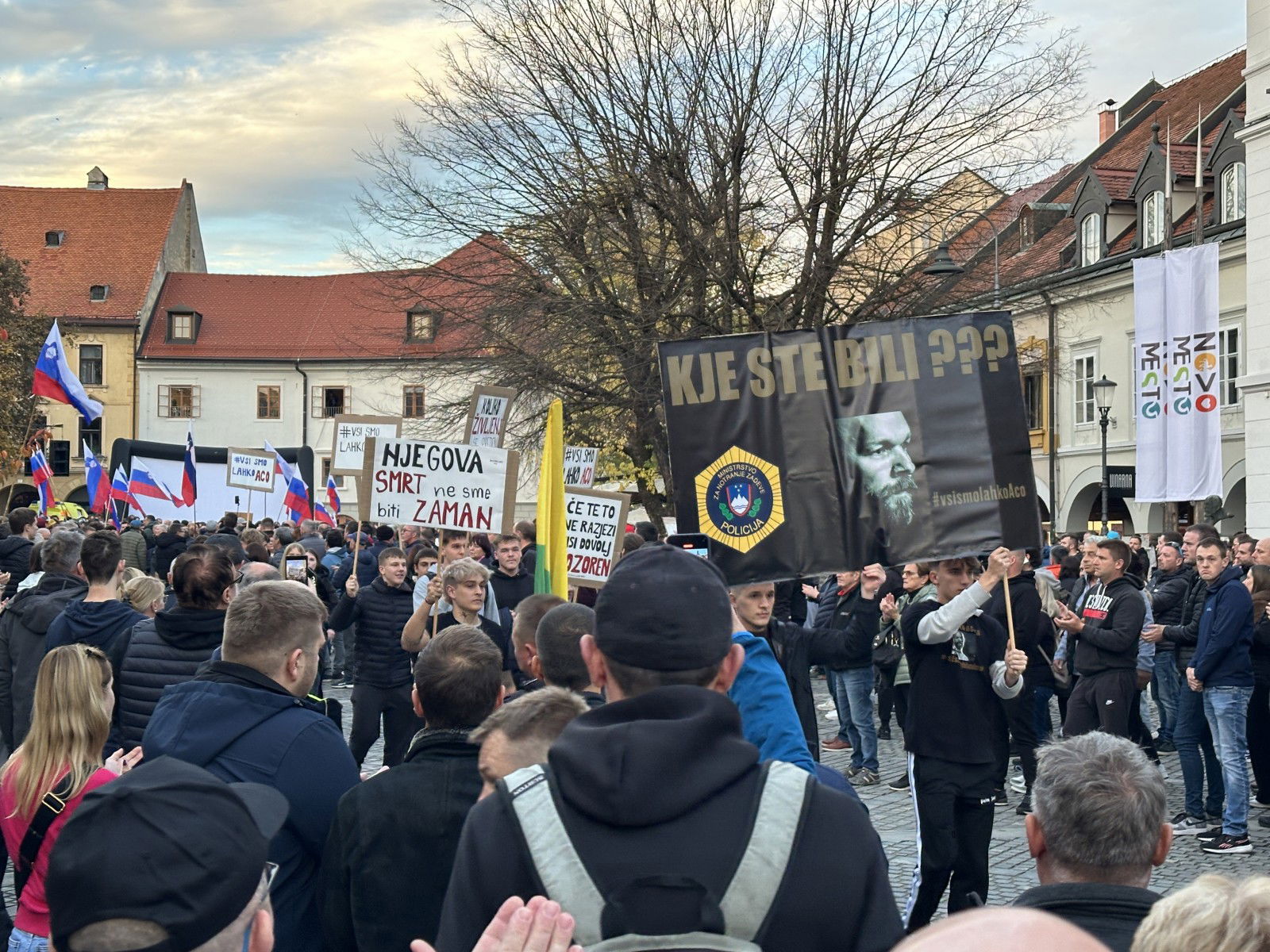 Vzdusje v Novem mestu pred sejo mestnega sveta.Zacetek shoda. Vzdusje v Novem mestu pred sejo mestnega sveta.Zacetek shoda.
