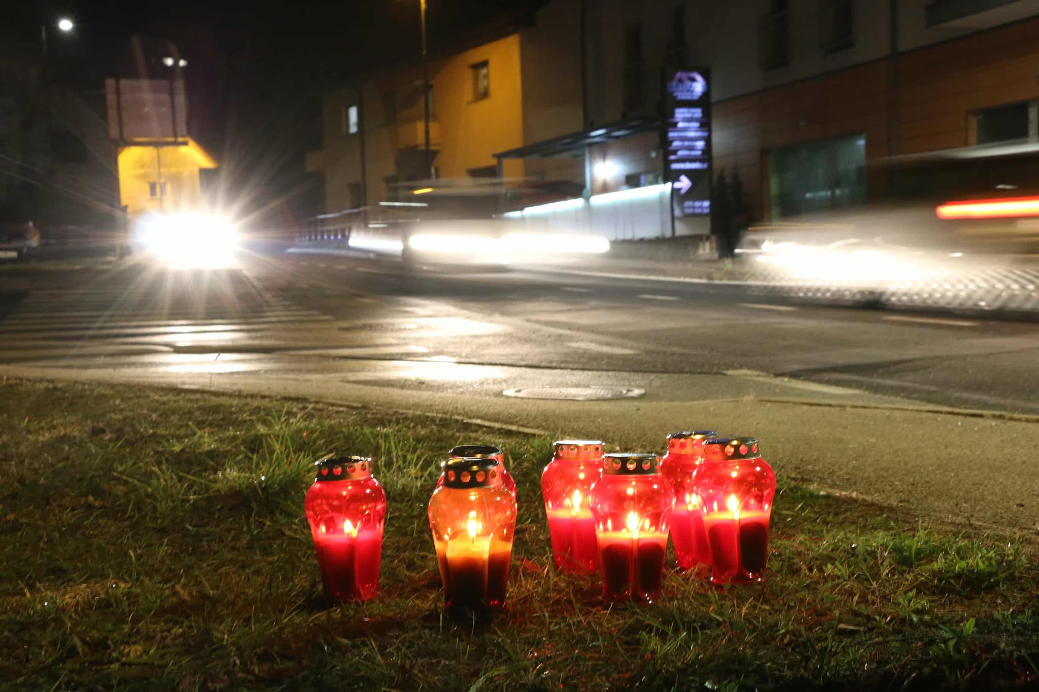 sveče cesta smrtne žrtve smrt črna kronika prometna foto: SPV Mislinja