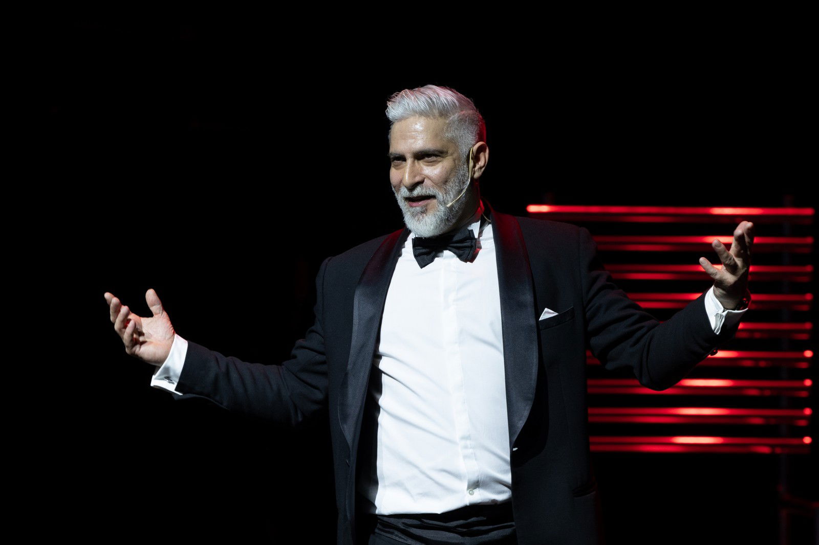 Premiera monodramskega projekta Shakespeare angleskega igralca, scenarista, dramatika in reziserja Stevena Berkoffa.
Igralec Sebastian Cavazza.