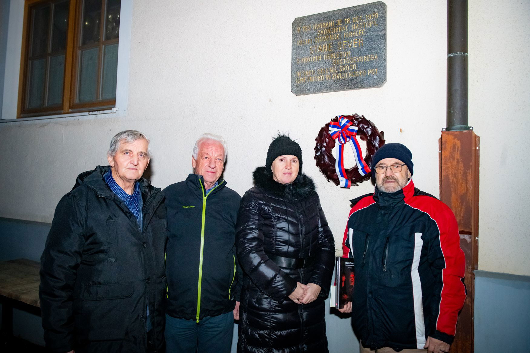 Položitev venca k spominski plošči, 8. 12. 2025. Foto Foto Anka