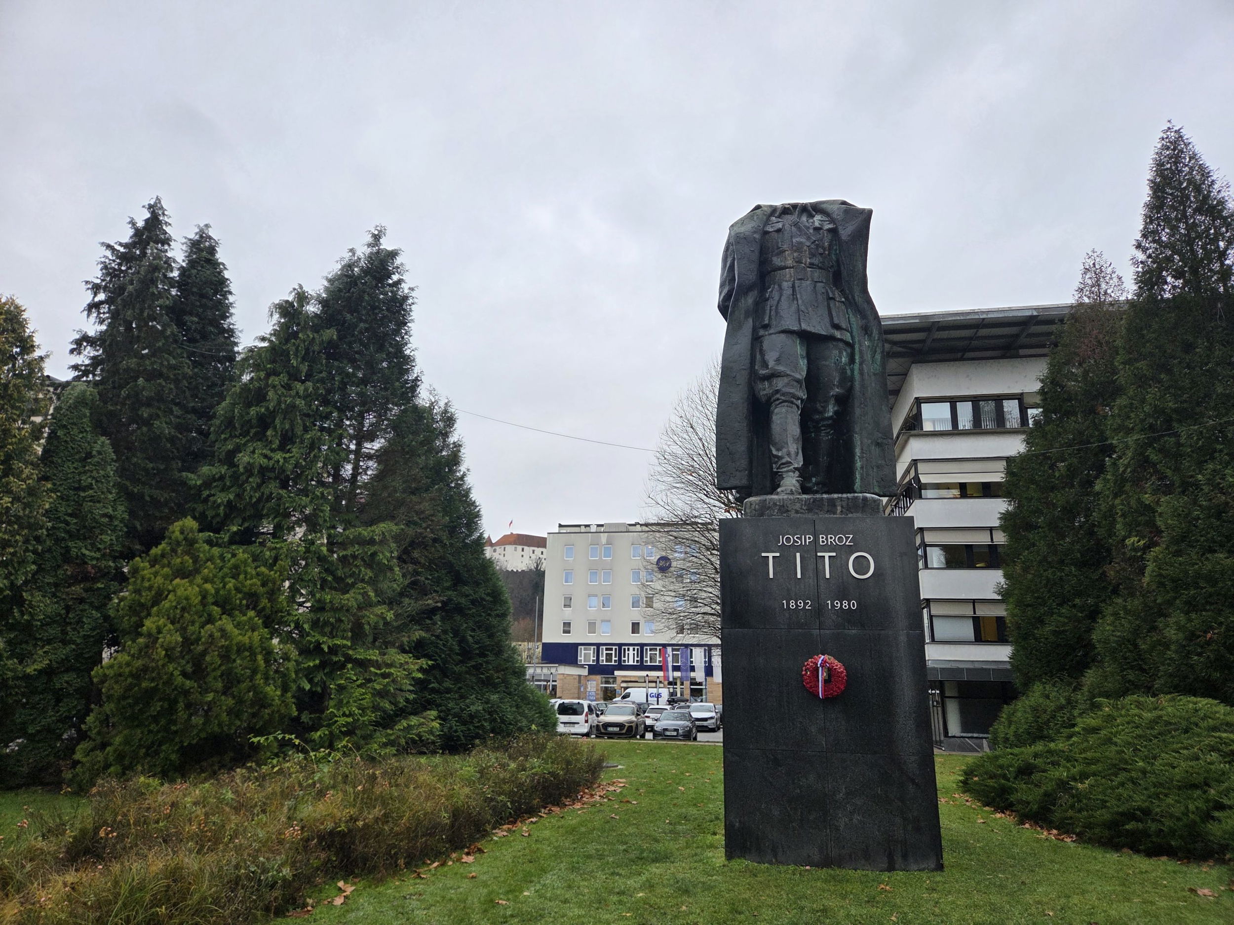 Titov-spomenik-poskodovan-19