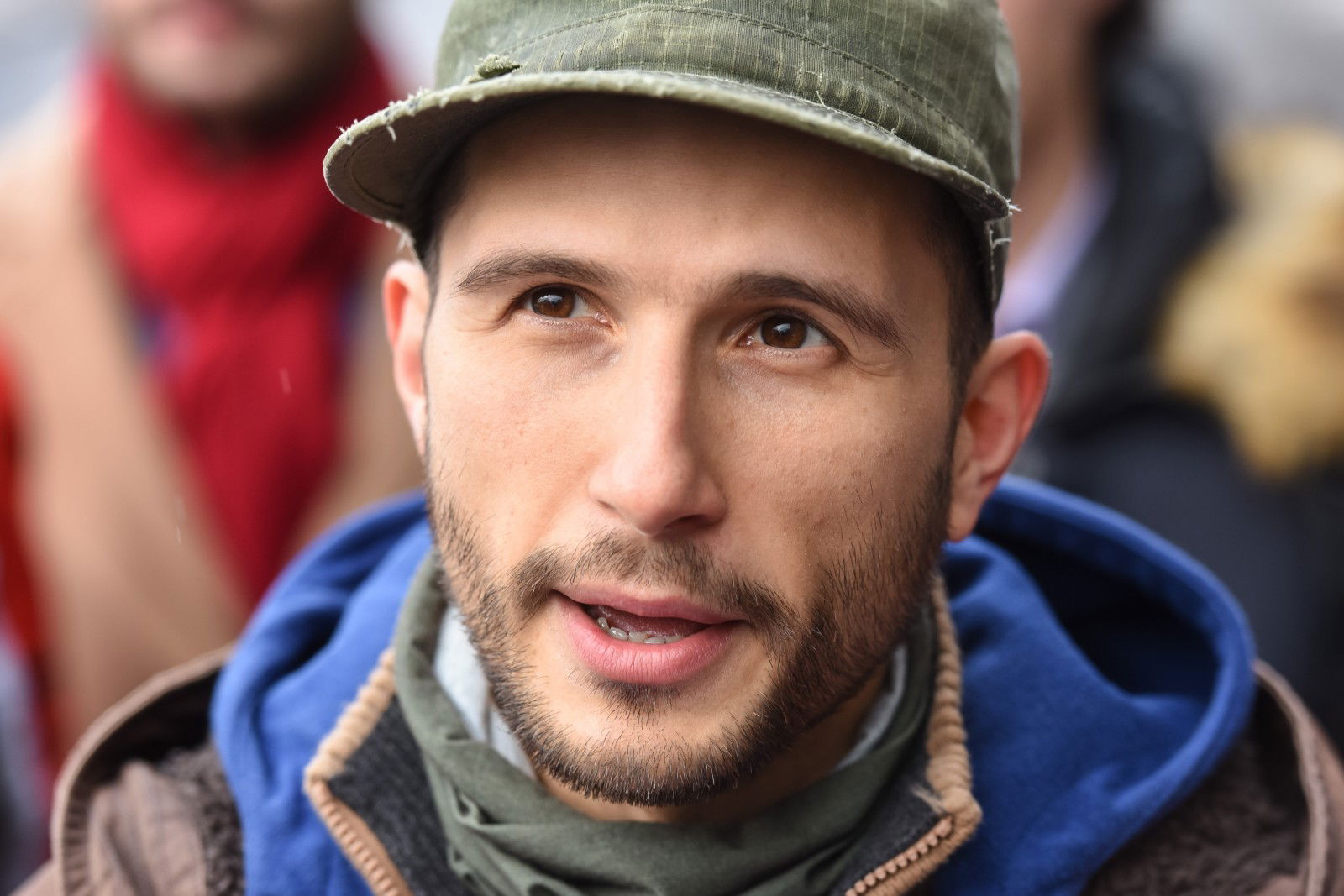 Milan Mrđenović foto: Nebojša Tejić/STA Novinarska konferenca organizatorjev zbiranja podpisov pod peticijo dvignimo place, ki so v druzbi aktivistov in poslancev Levice predstavili razloge za dvig minimalne place ter predali vec kot 6500 zbranih podpisov v podporo dvigu minimalne place v drzavni zbor.
Aktivist Milan Mrenovic.