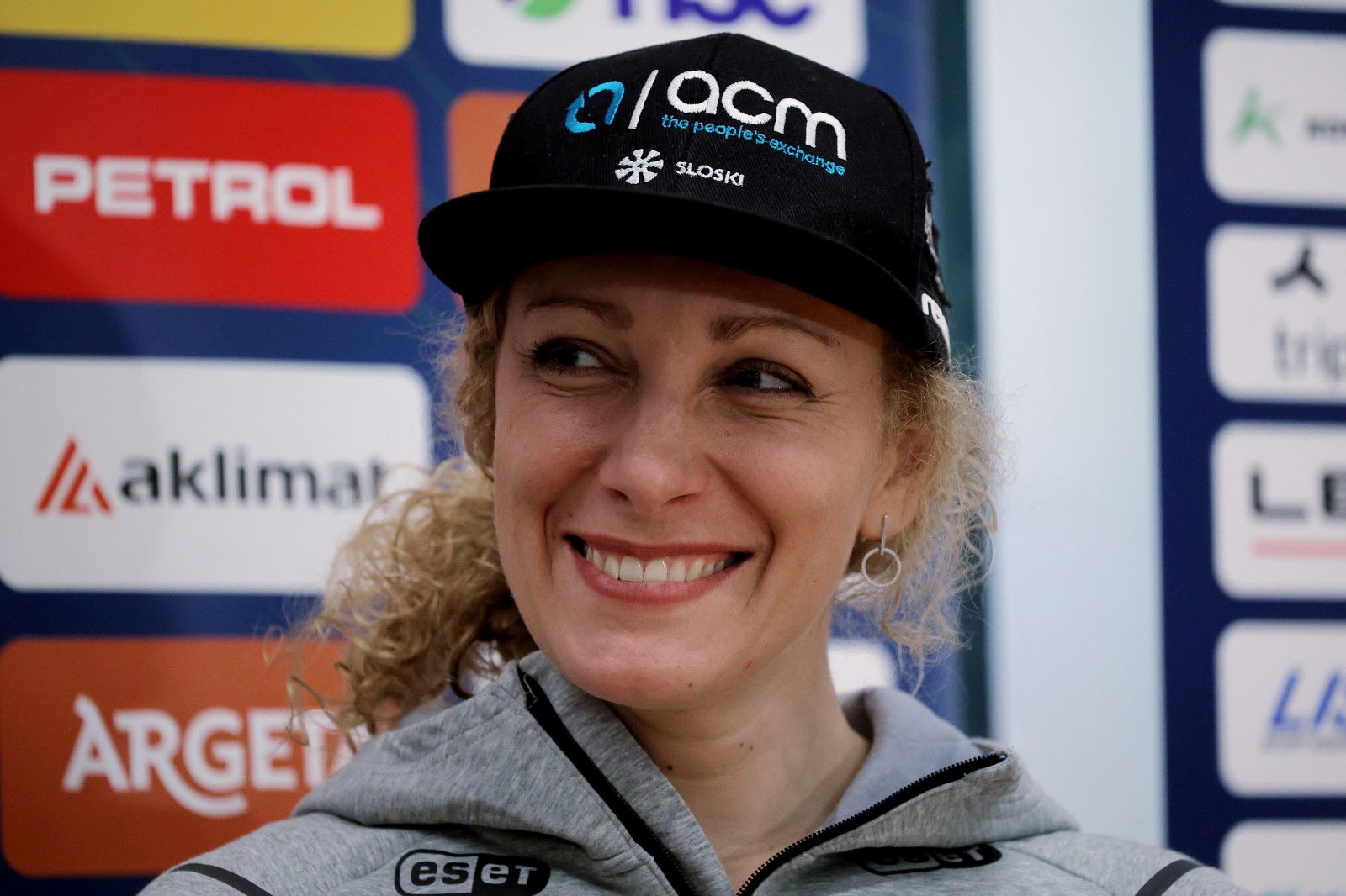 Novinarska konferenca alpske smucarke Ilke Stuhec ob koncu smucarske sezone.