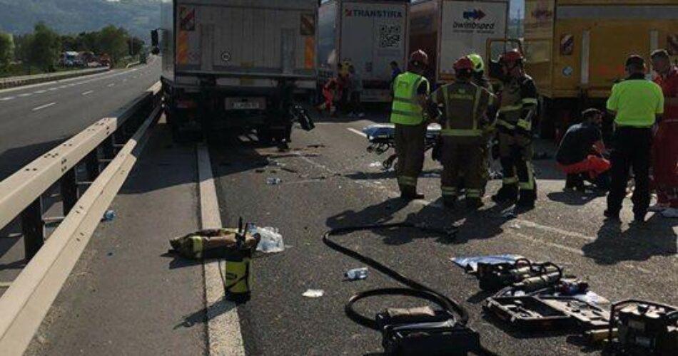 Nesreča 4 tovornjakov na avtocesti (FOTO: PGD Slovenske Konjice)