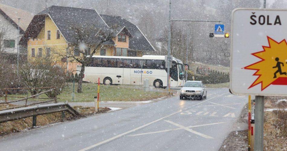 Nomago, avtobus, sneg, anžič, križišče